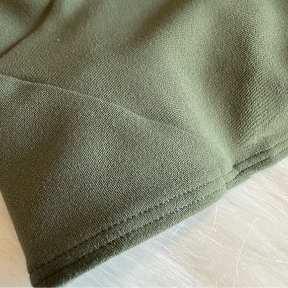 Lululemon Cross Tank - Picture 4 of 10